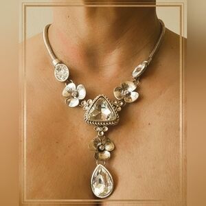 Statement Necklace – Dramatic Sparkle for the Bold at Heart✨